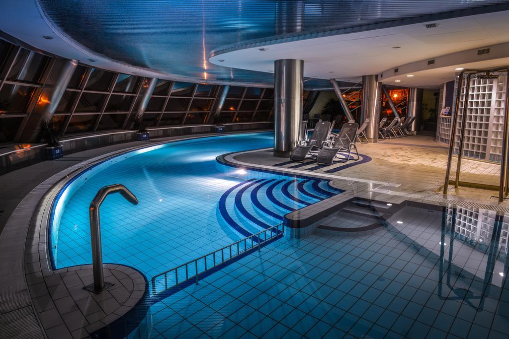 Hotel Belweder Ustron Exterior photo The swimming pool at the hotel