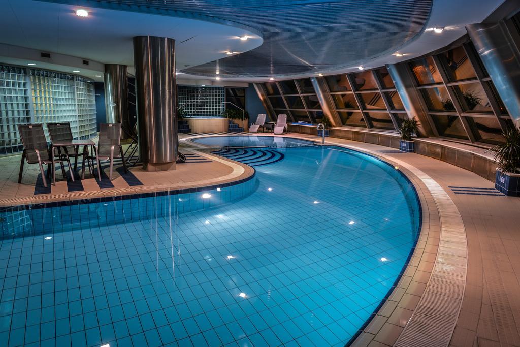 Hotel Belweder Ustron Exterior photo The swimming pool at the hotel