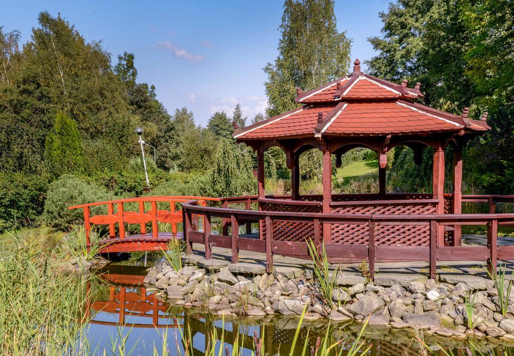 Hotel Belweder Ustron Exterior photo Japanese garden