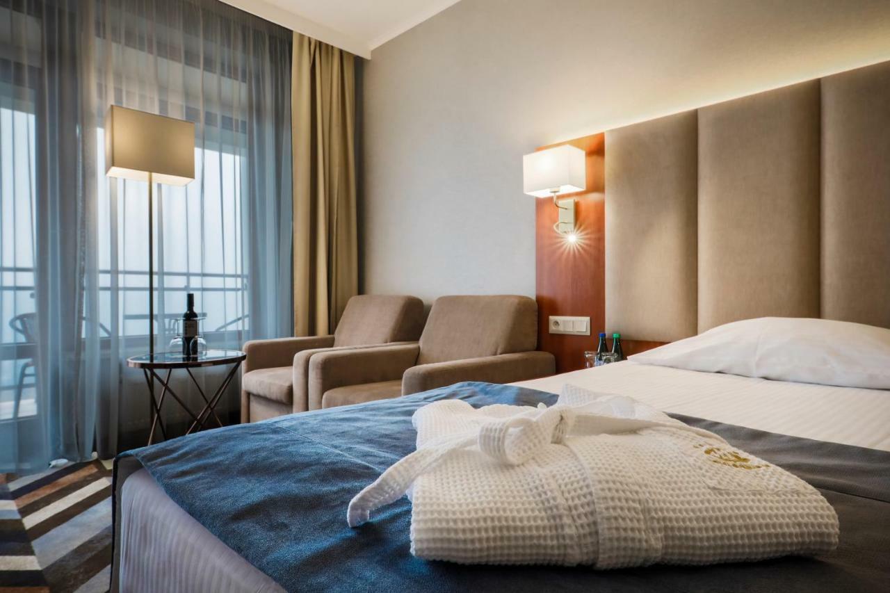 Hotel Belweder Ustron Exterior photo A room at the hotel